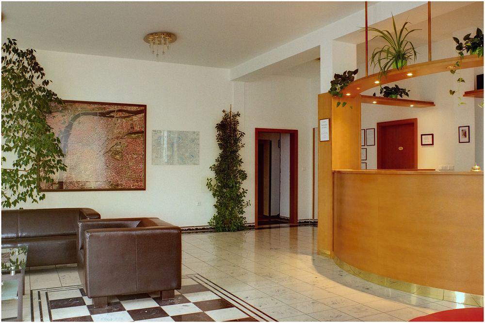 Attic Hotel Praha Bagian luar foto