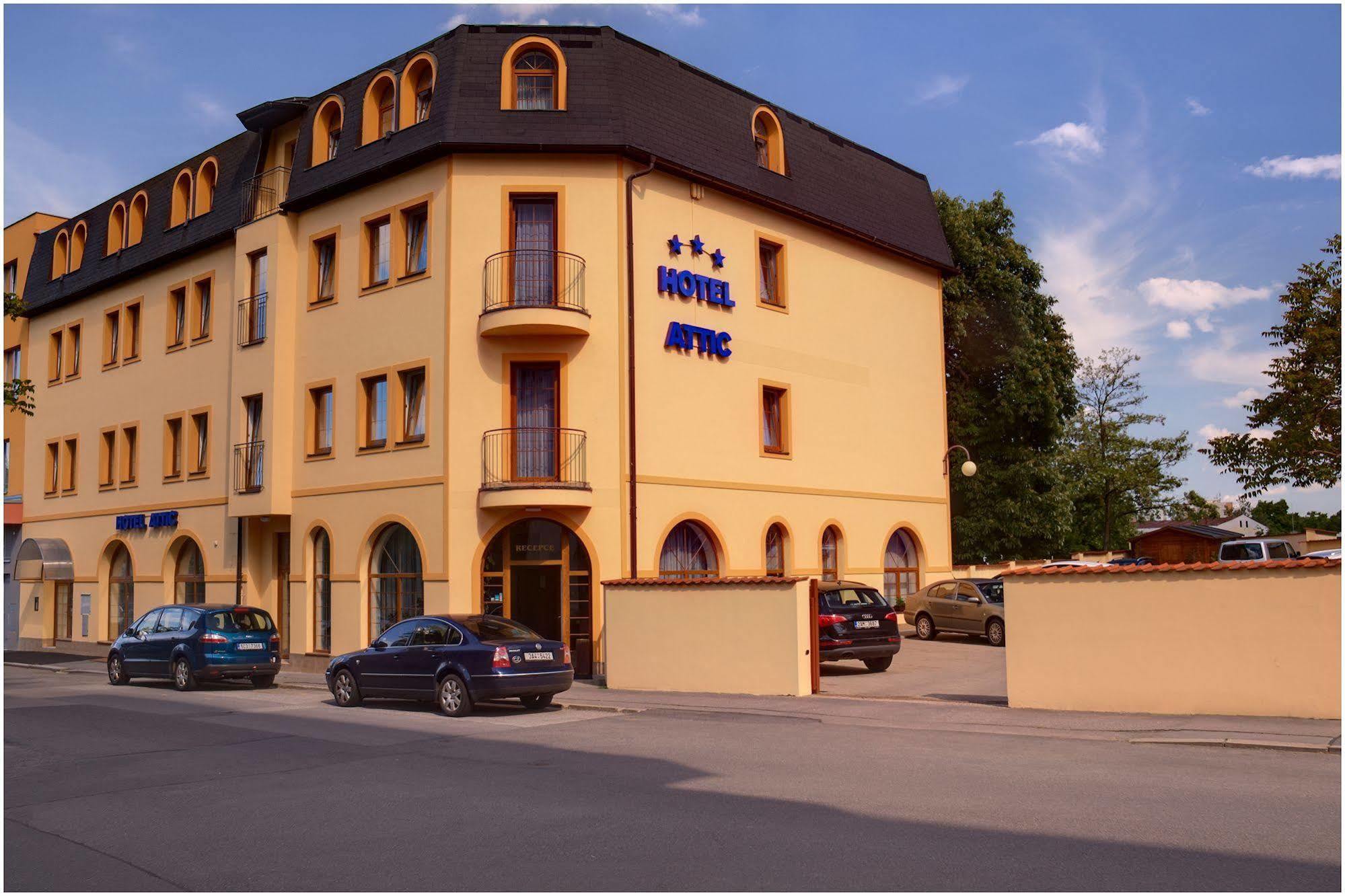 Attic Hotel Praha Bagian luar foto