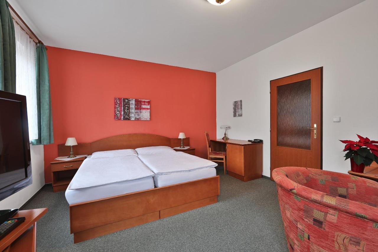Attic Hotel Praha Bagian luar foto