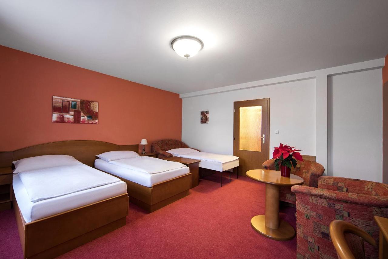 Attic Hotel Praha Bagian luar foto