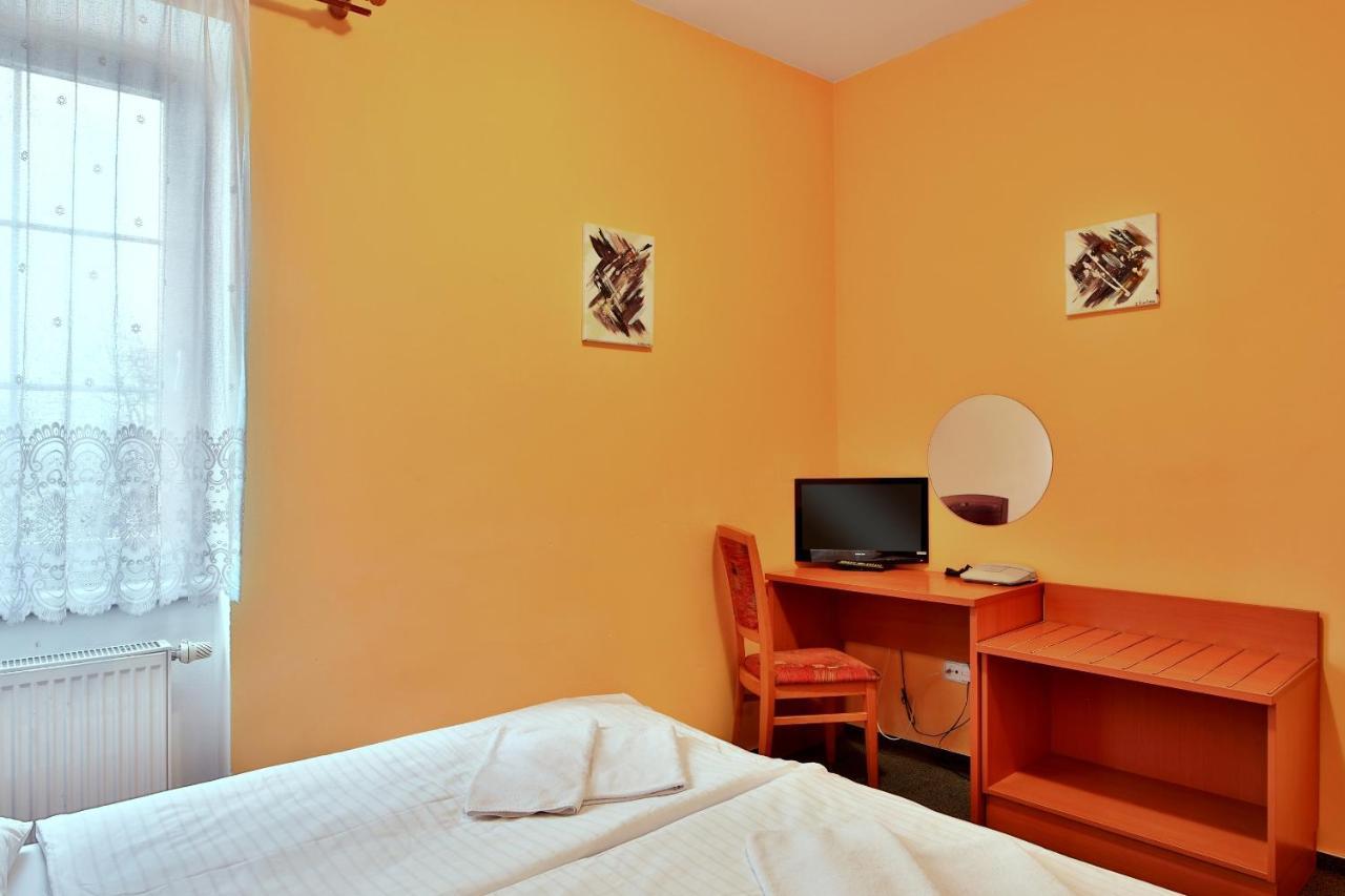 Attic Hotel Praha Bagian luar foto