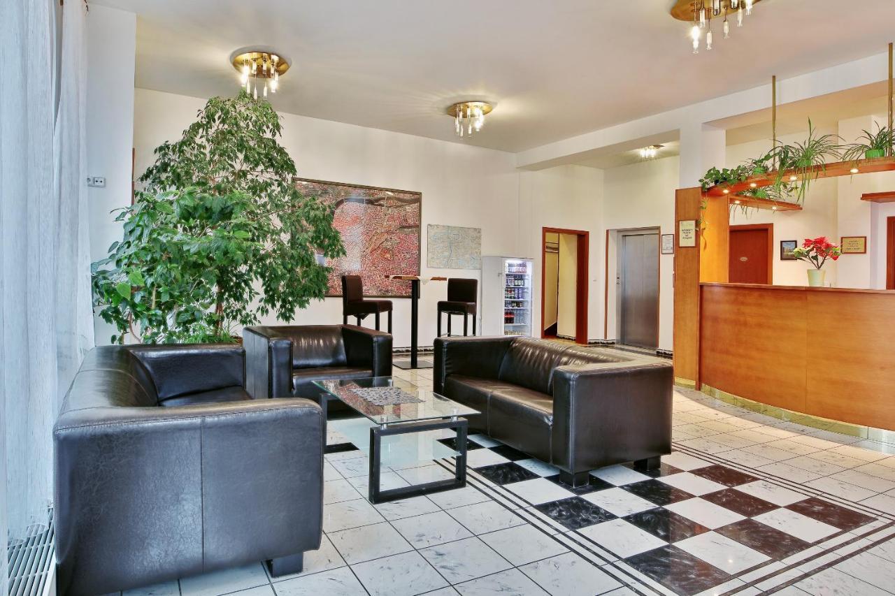 Attic Hotel Praha Bagian luar foto